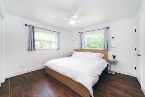 NEW Cozy House 5 Min Three Sisters Springs