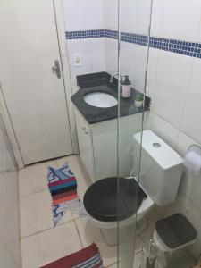 Quarto em Apto Compartilhado Bem Localizado AP 204