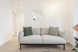 West Side Sleek & Vibrant CBD Getaway