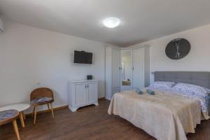 Seafront Apartment Sanja - Happy Rentals