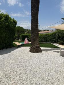 Meublé 2P 40 m2 dans villa avec piscine à Vallauris, 4 km de la mer