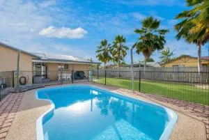 Entire Family Home with private pool - Saunders Beach