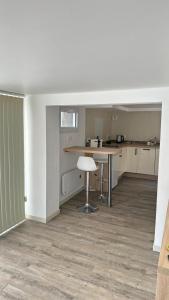 Meublé 2P 40 m2 dans villa avec piscine à Vallauris, 4 km de la mer