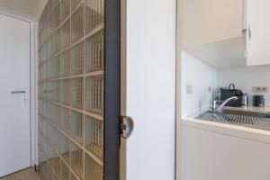 studio met frontaal zeezicht