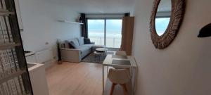 studio met frontaal zeezicht