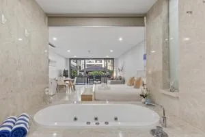 Luxe King Studio Apartment in Santai Resort - Casuarina