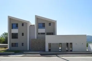 Οίκοι-Πολυτελείς Σουίτες και Μεζονέτες - Dhendrokhórion