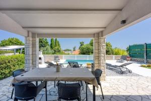 Breeze Holiday Home - Sea View 