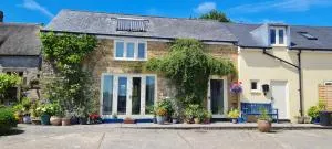 The Old Milking Parlour at Knapp Farm - 厄维召特