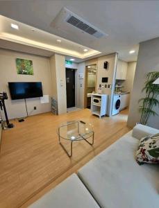 Elbon the stay with A1