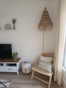 Sejours chez l'habitant Private Room in Cozy Homestay - Line 14, Direct Access to Paris - Airport Orly : photos des chambres
