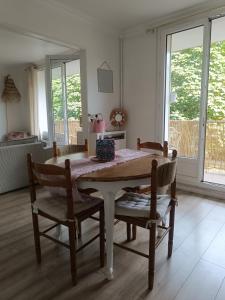 Sejours chez l'habitant Private Room in Cozy Homestay - Line 14, Direct Access to Paris - Airport Orly : photos des chambres