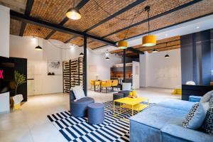 Design Loft - SAUNA - ZENTRAL - PARKPLATZ - WIFI - KAFFEE - NETFLIX