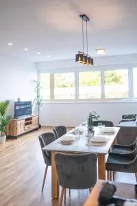 FREE Parking, Luxury Beds, Nespresso, Netflix - ساتيديت