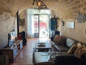 Maisons de vacances Ancienne Maison de Vigneron avec Jacuzzi - Uzes : photos des chambres