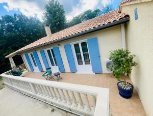 Maisons de vacances Villa spacieuse, au calme, en bord de riviere : photos des chambres