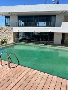 Elevé BEACH Tower CONDOS