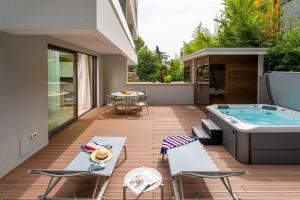 The Q Whisper - new deluxe hideaway with sauna, jacuzzi and a garage