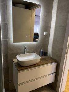 Apartman ROYAL S 67 & FREE PARKING