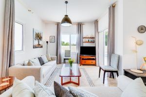 Blue Velvet Villa by Ezoria Villas