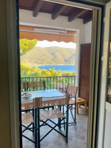 Manos’ Traditional Maisonette