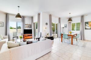 Blue Velvet Villa by Ezoria Villas