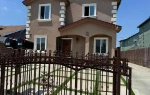 Cozy and Spacious Duplex - Watts