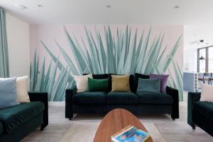 Coastal Retreat for 10 with Hot Tub