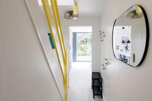 Coastal Retreat for 10 with Hot Tub