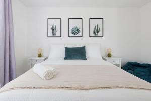 Coastal Retreat for 10 with Hot Tub