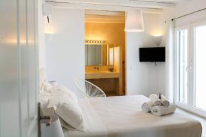 Luxury White Oasis Villa w Private Pool in Mikonos