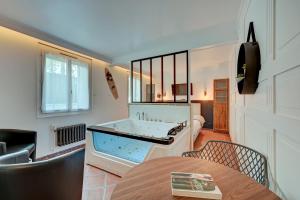 Hotels The Originals Boutique, Clair Hotel, Martigues : photos des chambres