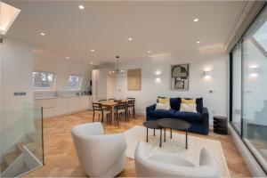 Stunning Hampstead Home RH9