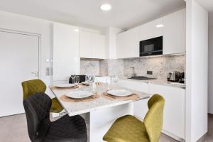 Appartements Luxueux appartement - Parking prive - Piscine - CC : photos des chambres