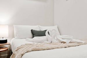 Elegant 2BR with Skyline and WI-FI & Parking