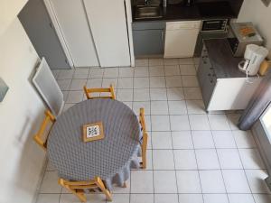 Maisons de vacances Maison avec terrasse et piscine dans residence a 6min de la plage : photos des chambres