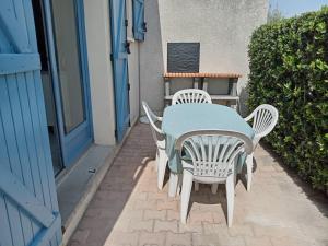 Maisons de vacances Maison avec terrasse et piscine dans residence a 6min de la plage : photos des chambres