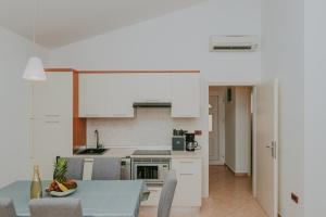 Two-Bedroom Apartment room in Villa Danex