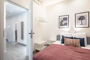 Sunny central three bedroom apartment