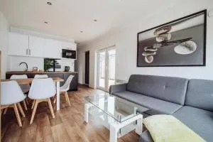 Domek Mamry - Ławki