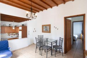 Mykonos Elegance 2-Bedroom Escape in Psarou
