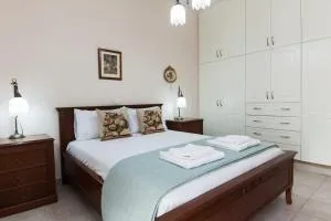 Sophisticated 2-Bedroom Retreat in Petroupoli - Áno Liósia