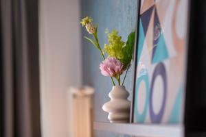 Urban Elegance - Stylish Central Accommodation