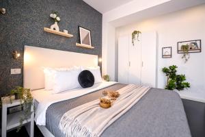 Urban Elegance - Stylish Central Accommodation