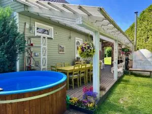 Private family Villa with sauna, hot tub, playground and outside lounge area - Valgeranna