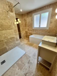 Villas Bastide provencale familiale, grande piscine, pres d-Aix en pleine nature : photos des chambres