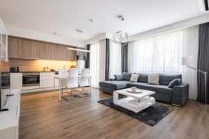 Corvex Apartment with balcony