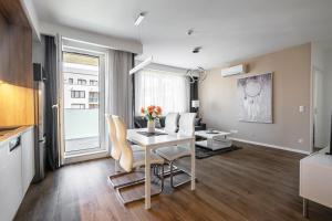 Corvex Apartment with balcony