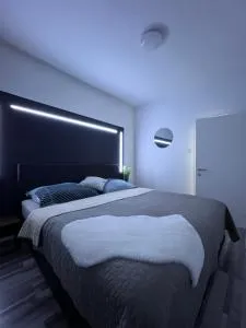 ROYAL RACiNG SUiTE KF - Rachau