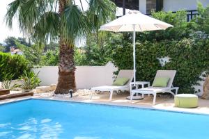 Villa Douglas - Private Pool, BBQ, 4Bdrms, View
